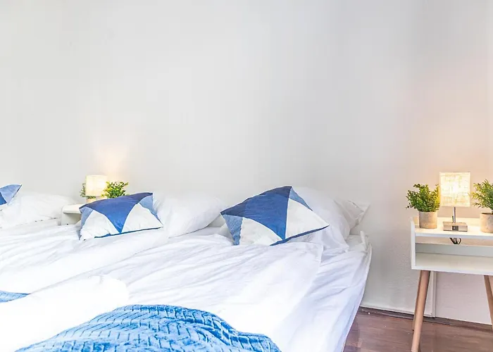 Elegant Haven: Stylish And Spacious 3br Apartment