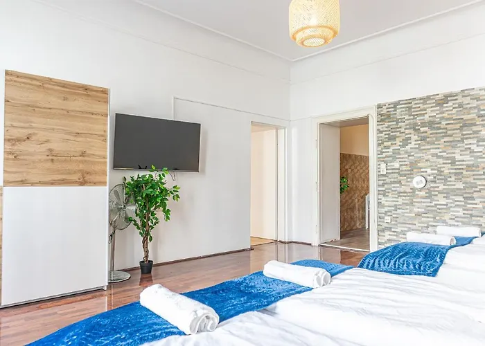 Elegant Haven: Stylish And Spacious 3br Apartment *