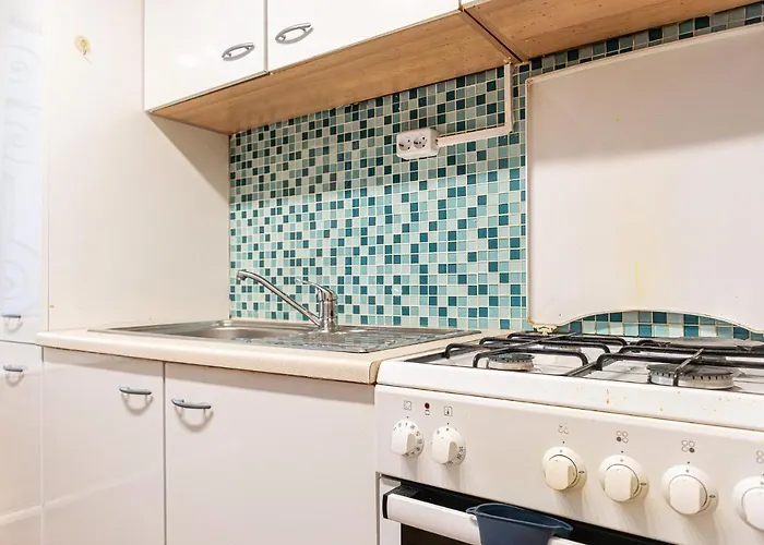 Elegant Haven: Stylish And Spacious 3br Apartment