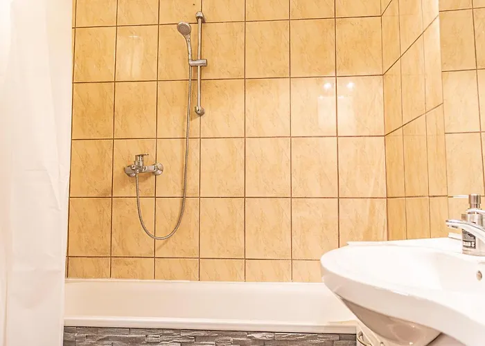 Elegant Haven: Stylish And Spacious 3br *