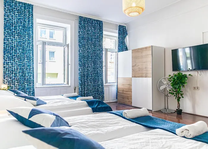 Apartment Elegant Haven: Stylish And Spacious 3br