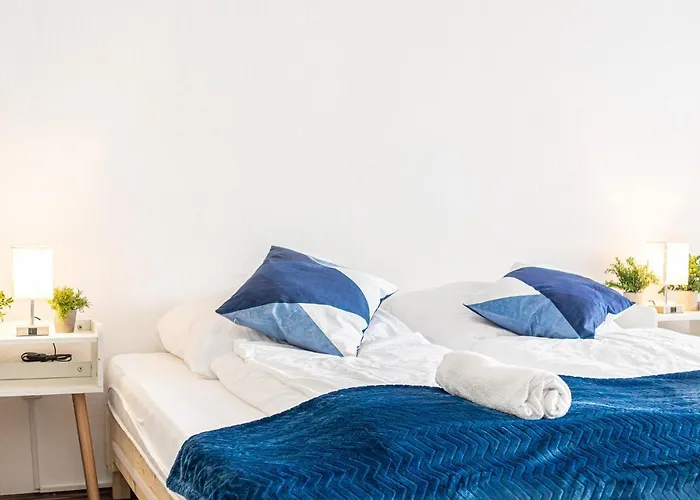 Apartment Elegant Haven: Stylish And Spacious 3br *